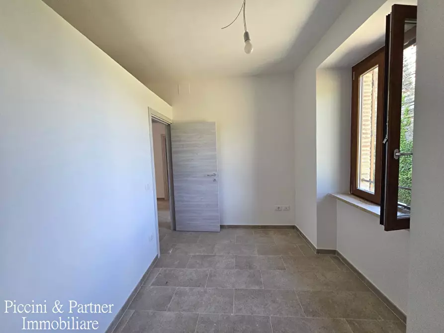 Immagine 33 di Rustico / casale in vendita  a Assisi
