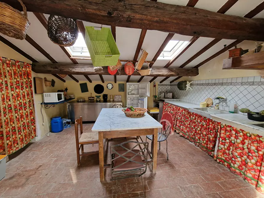 Immagine 47 di Rustico / casale in vendita  a Sarteano