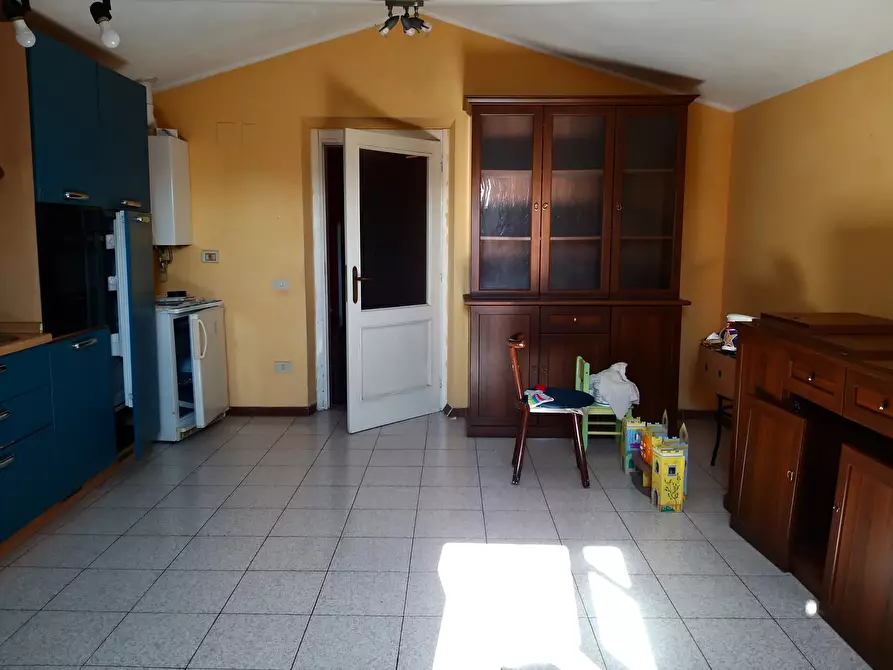 Immagine 8 di Trilocale in vendita  in Piazza Balilla 11 a Castiglione Del Lago