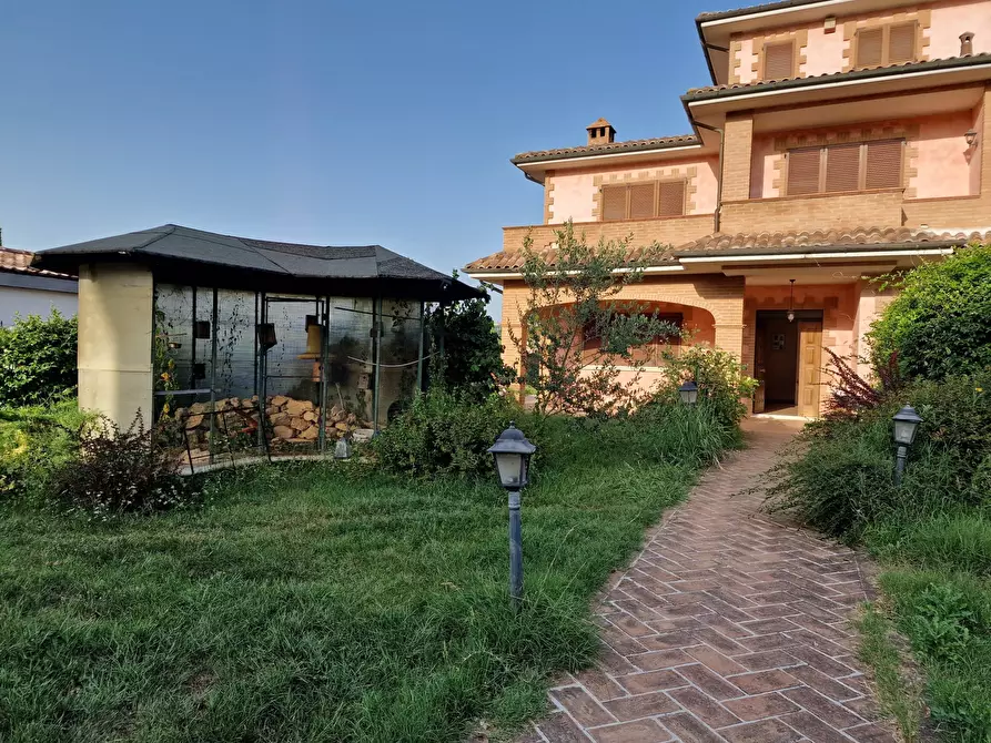 Immagine 1 di Villa in vendita  in Strada Ponte Pattoli - Ponte Resina a Perugia