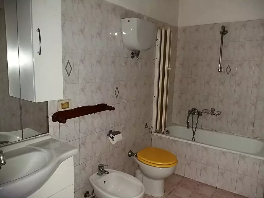 Immagine 20 di Trilocale in vendita  in Piazza Balilla 11 a Castiglione Del Lago