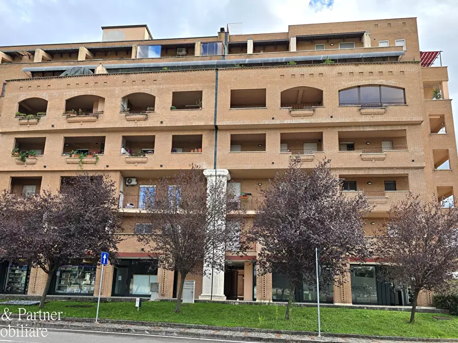 Immagine 1 di Locale commerciale in vendita  in Via del Conservificio a Bastia Umbra