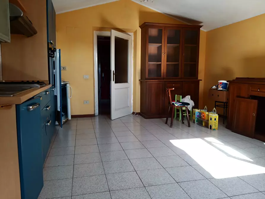 Immagine 4 di Trilocale in vendita  in Piazza Balilla 11 a Castiglione Del Lago