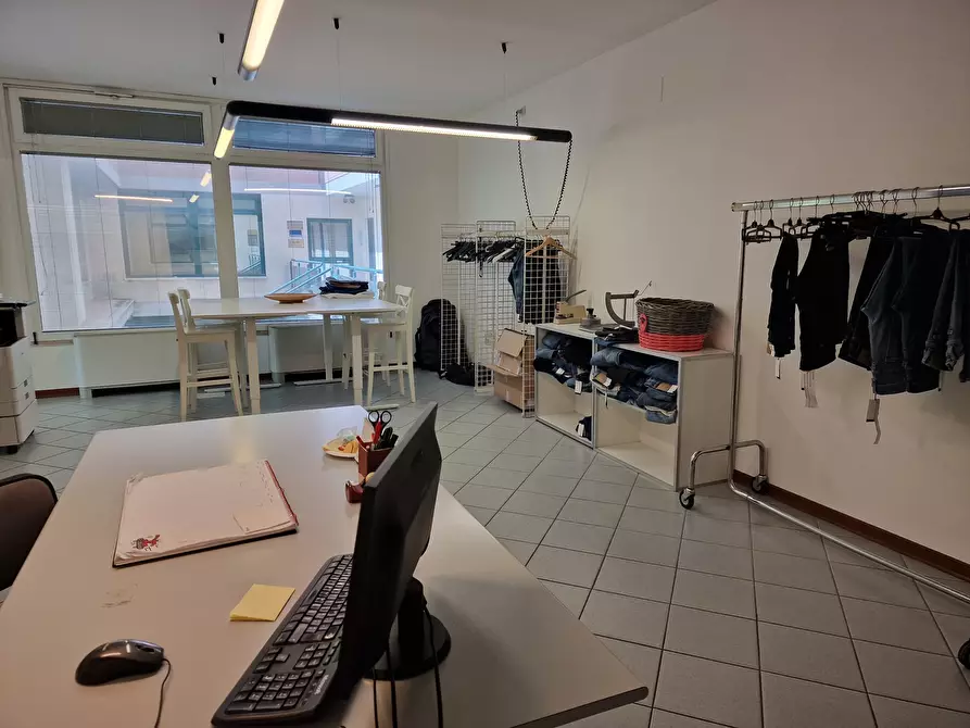 Immagine 21 di Ufficio in vendita  in Via del Macello 31F a Perugia