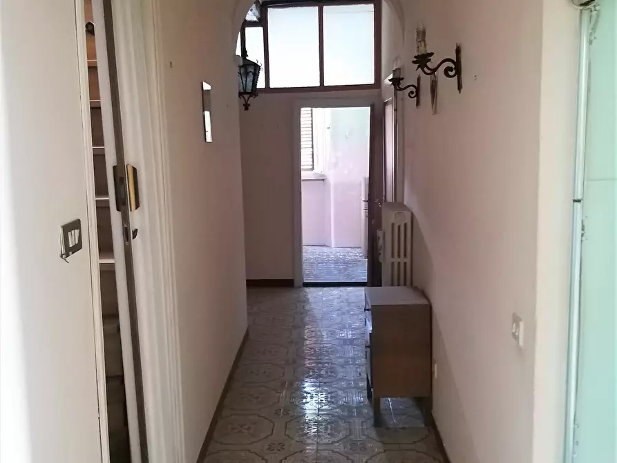 Immagine 13 di Quadrilocale in vendita  in Piazza Cesare Caporali 4 a Castiglione Del Lago