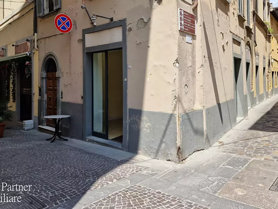 Immagine 29 di Locale commerciale in vendita  in Via del Popolo 2 a Città Di Castello