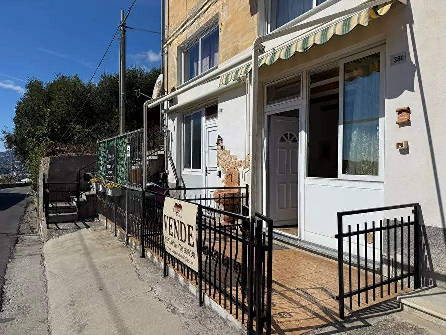 Immagine 25 di Bilocale in vendita  in Via Val D'Olivi 379 a San Remo