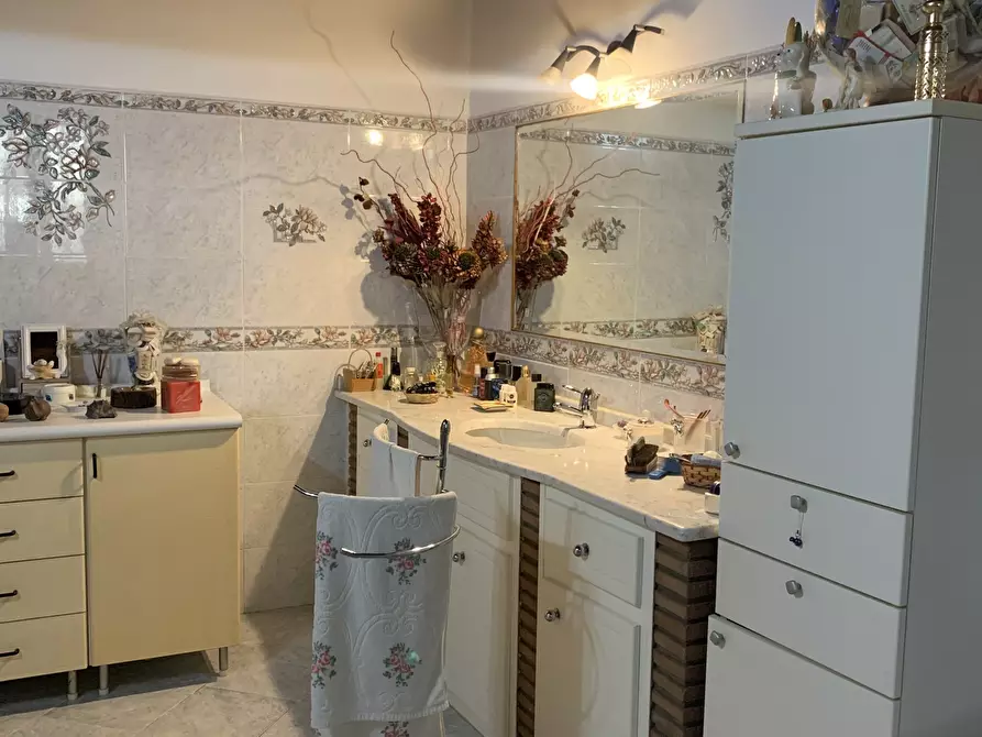 Immagine 8 di Porzione di casa in vendita  a Camaiore