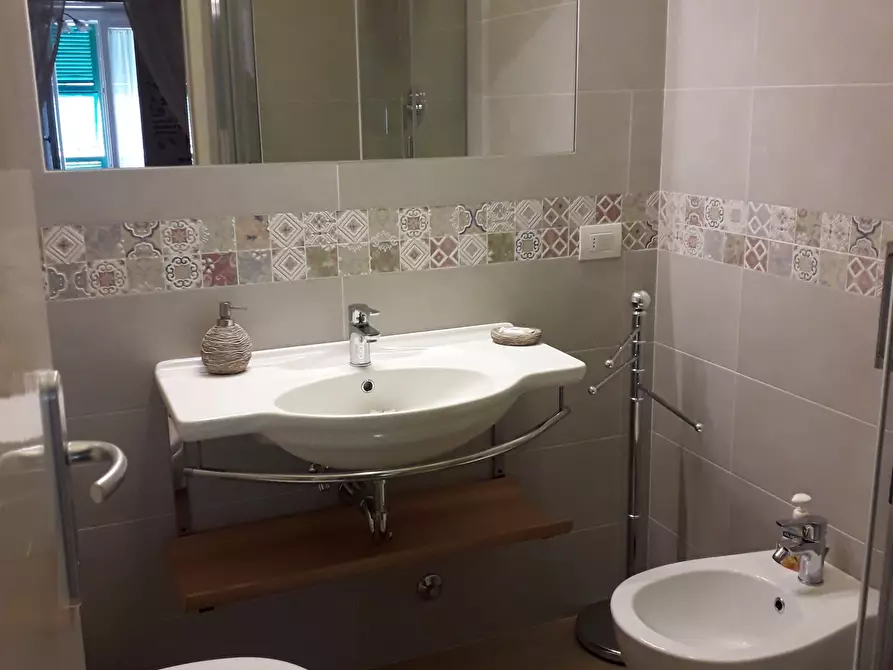 Immagine 10 di Quadrilocale in affitto  a Pietrasanta