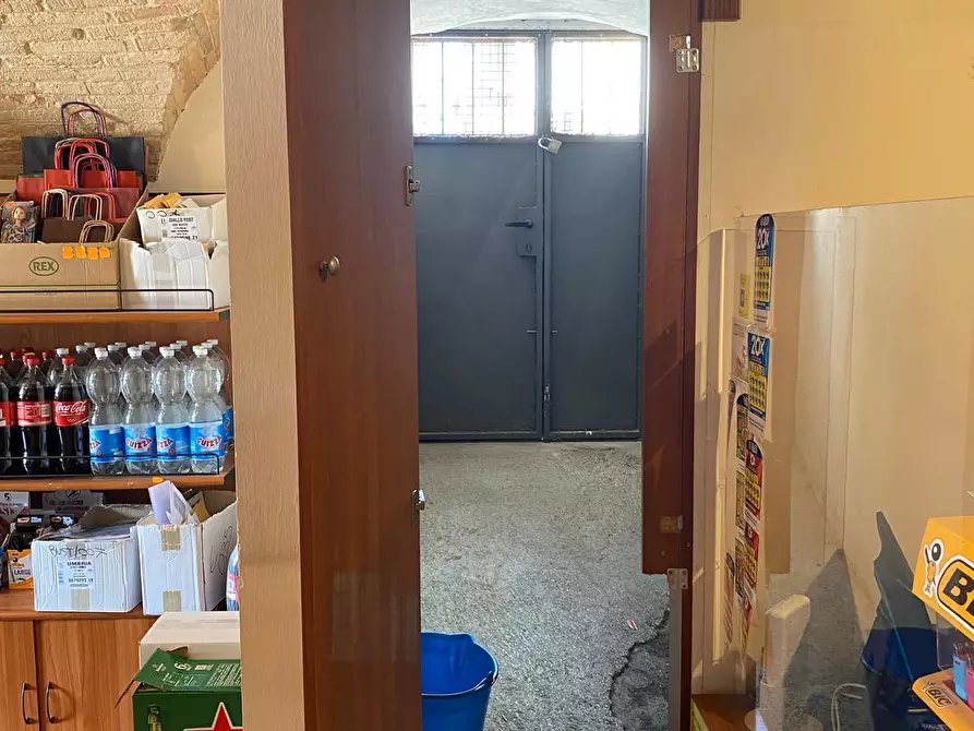 Immagine 12 di Locale commerciale in vendita  in piazza san giorgio 4 a Treglio