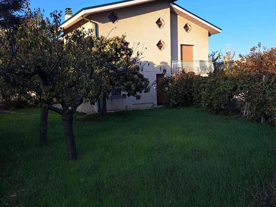 Immagine 27 di Villa in vendita  in Contrada Marcianese 11 a Lanciano