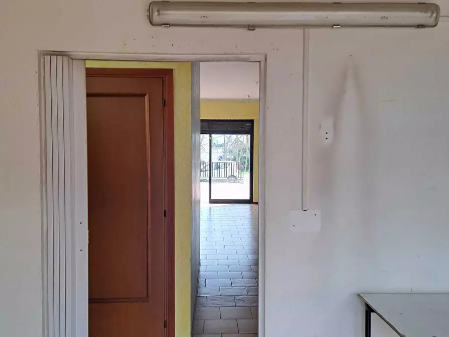 Immagine 25 di Locale commerciale in affitto  in via San Francesco d' Assisi 3 a Lanciano