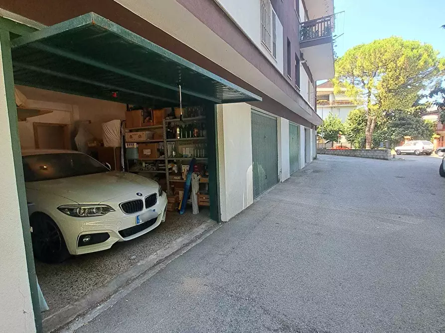 Immagine 38 di Pentalocale in vendita  in Via Martiri VI Ott. 73A a Lanciano