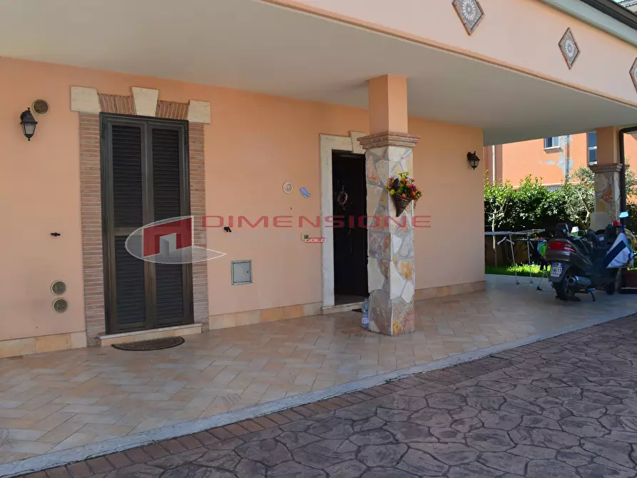 Immagine 1 di Casa trifamiliare in vendita  in VIA DEL FOSSO DELL'OSA 399 a Roma