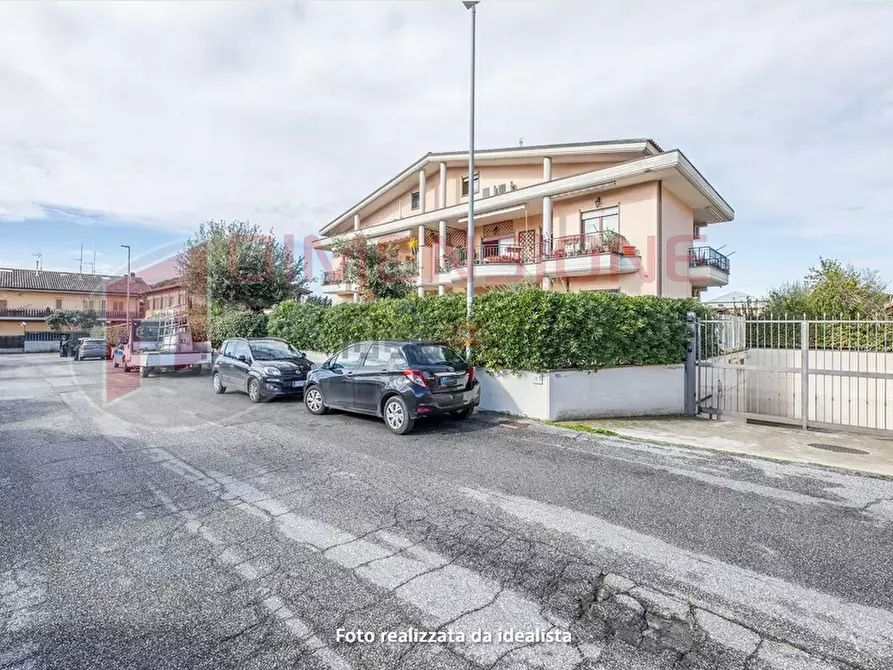 Immagine 32 di Quadrilocale in vendita  in Via delle due torri a Roma