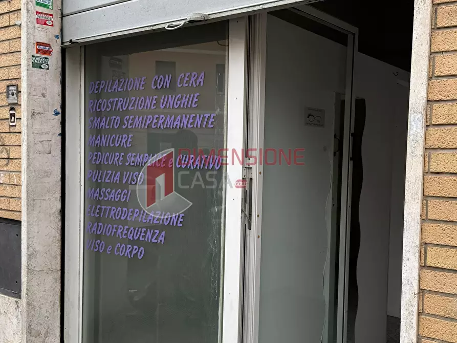 Immagine 1 di Locale commerciale in vendita  in via delle rondini a Roma