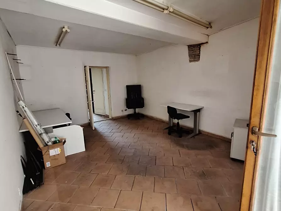 Immagine 1 di Locale commerciale in vendita  in Corso Umberto I 75 a Morlupo