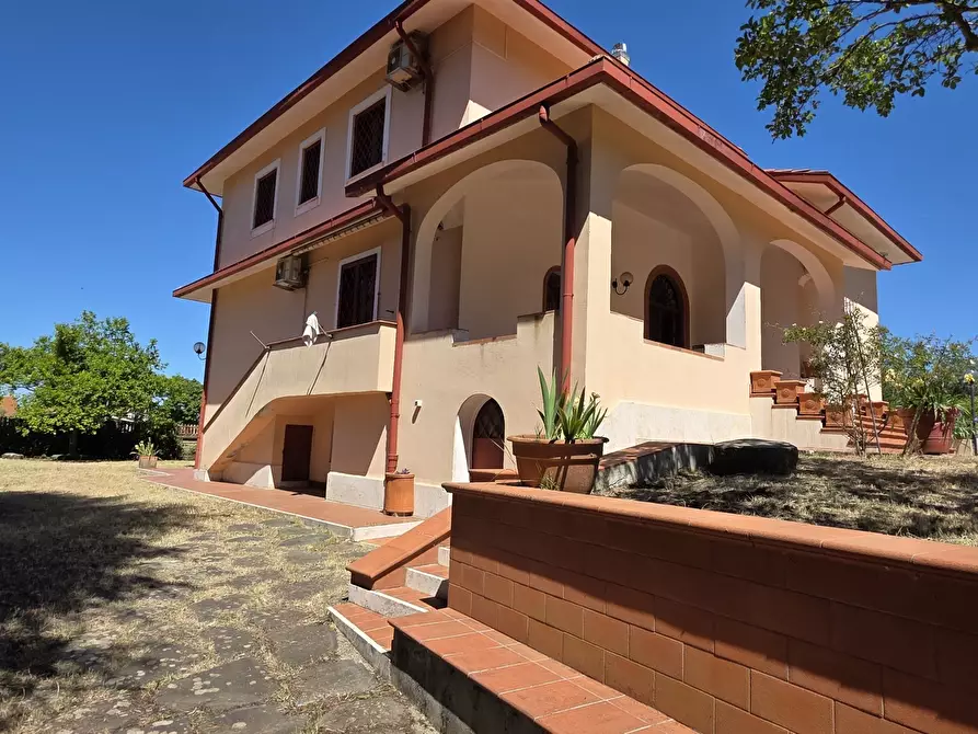 Immagine 2 di Villa in vendita  in Via Aldo Moro 11 a Castelnuovo Di Porto