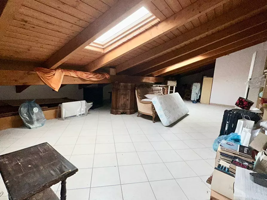 Immagine 40 di Quadrilocale in vendita  a Nole