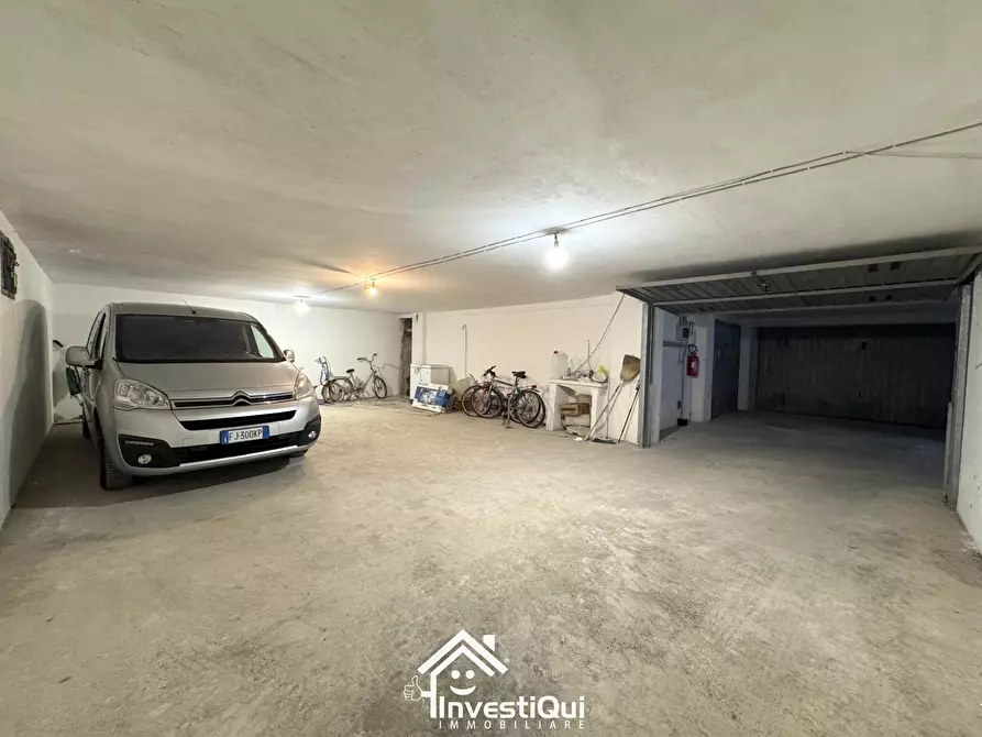 Immagine 8 di Garage in vendita  in Piazza Nenni 18 a Pietra Ligure