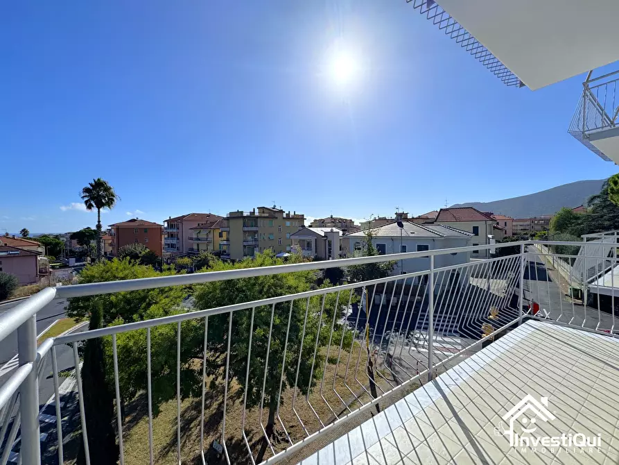 Immagine 11 di Trilocale in vendita  in Via Enrico Toti 1 a Loano