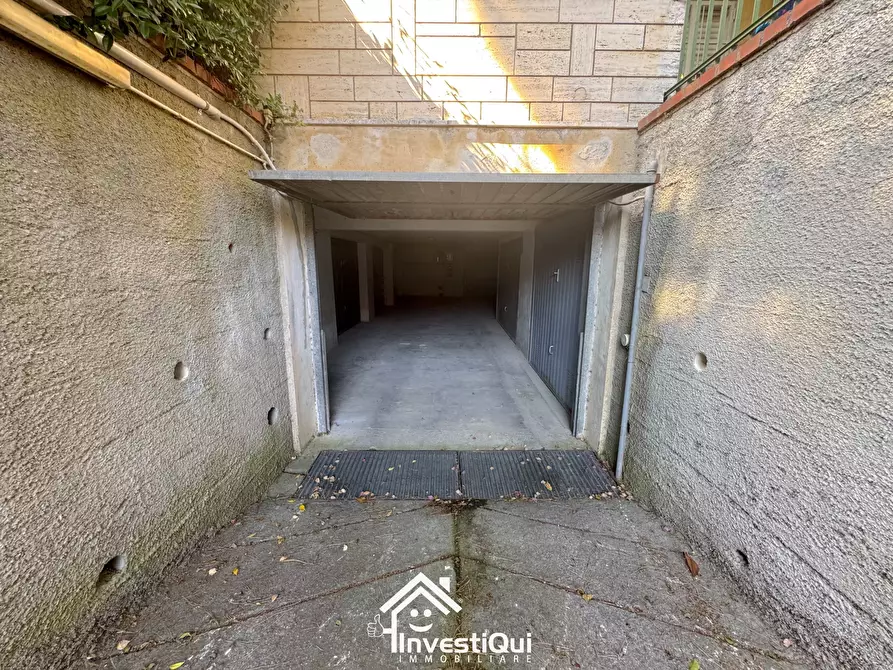 Immagine 5 di Garage in vendita  in Piazza Nenni 18 a Pietra Ligure