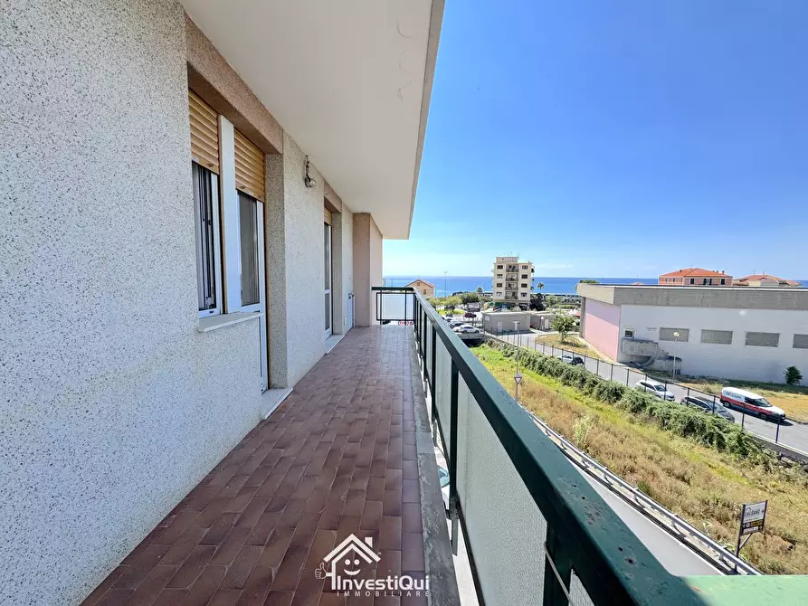 Immagine 16 di Bilocale in vendita  in Viale Riviera 22 a Pietra Ligure