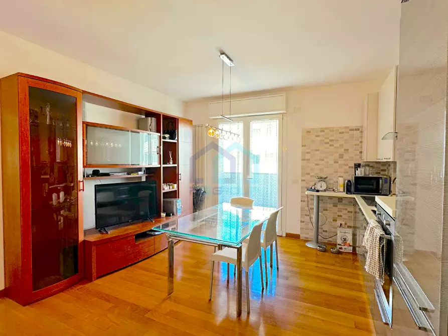 Immagine 2 di Trilocale in vendita  in Via Privata Vistamare 8 a Savona