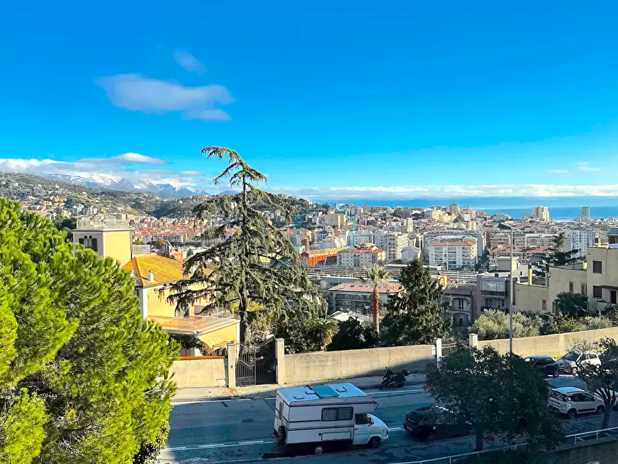 Immagine 1 di Appartamento in vendita  in VIA FONTANASSA 21 a Savona