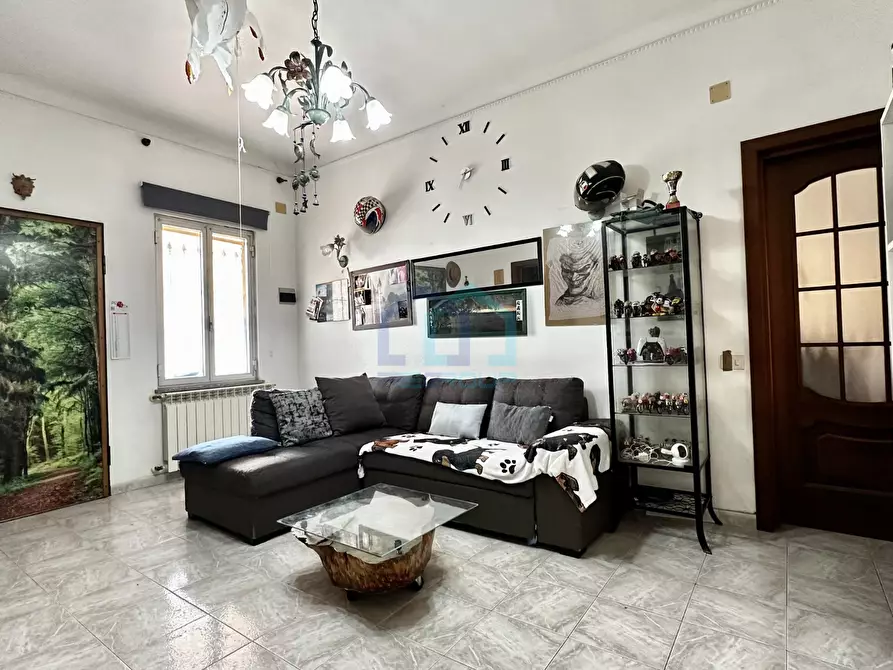 Immagine 3 di Pentalocale in vendita  in Via Savona 6 a Quiliano