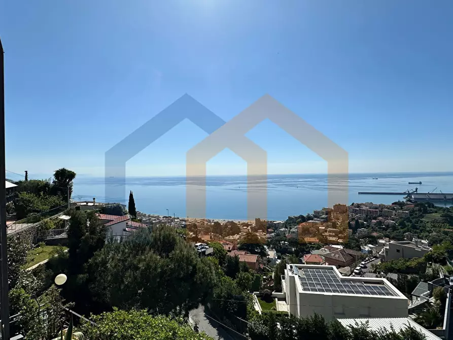 Immagine 2 di Villa in vendita  in Via Poggio dell'Orizzonte 65 a Albissola Marina