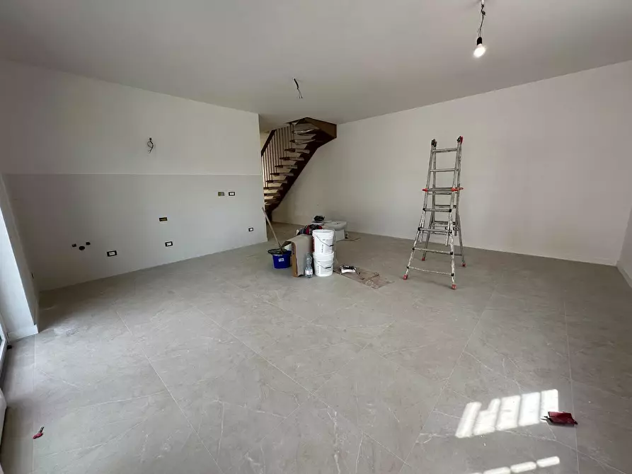 Immagine 22 di Villa in vendita  in Viale Valle dell'Aniene 22 a Guidonia Montecelio