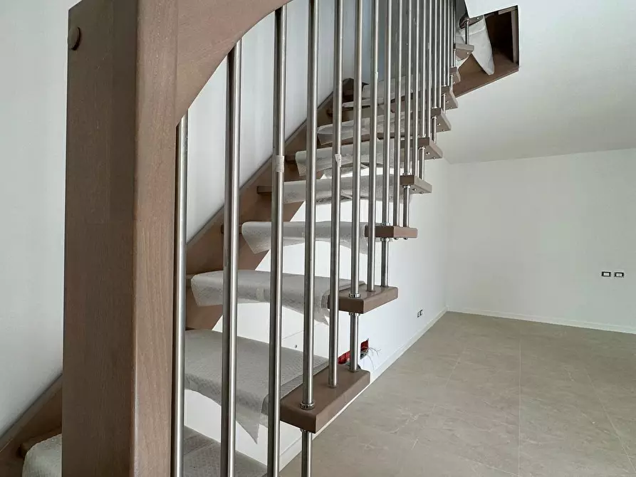 Immagine 11 di Villa in vendita  in Viale Valle dell'Aniene 22 a Guidonia Montecelio