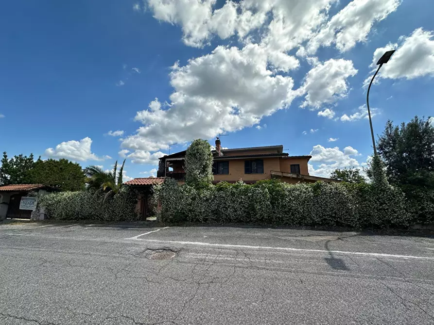 Immagine 1 di Villa in vendita  in Via Tiziano a Guidonia Montecelio
