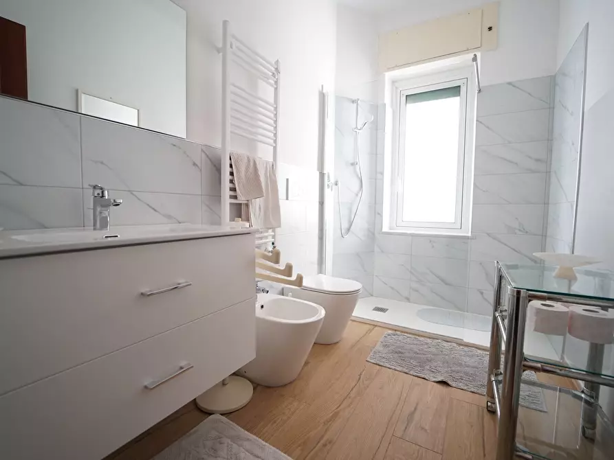 Immagine 14 di Trilocale in affitto  a Chiavari