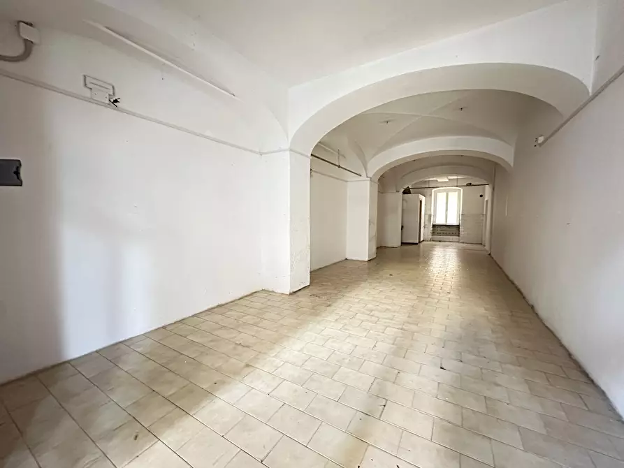 Immagine 1 di Locale commerciale in affitto  in Corso Giuseppe Garibaldi 12 a Chiavari