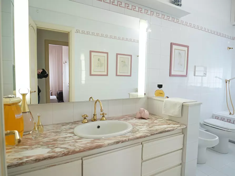 Immagine 23 di Pentalocale in affitto  a Chiavari