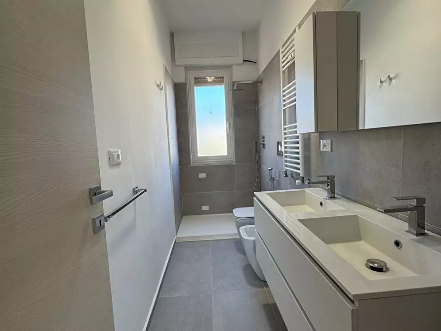 Immagine 17 di Trilocale in affitto  a Chiavari