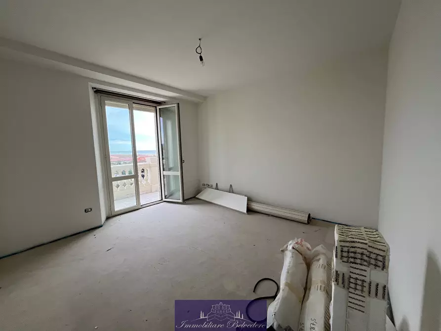 Immagine 15 di Quadrilocale in vendita  in Via Nazario Sauro a Camaiore