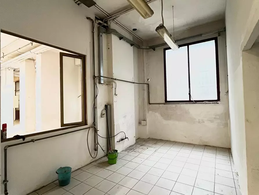 Immagine 8 di Magazzino in vendita  in Piazza Mascagni a Firenze