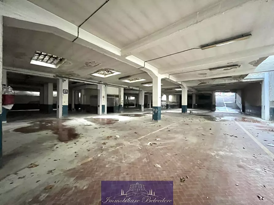 Immagine 9 di Garage in vendita  in Via Baracca a Firenze