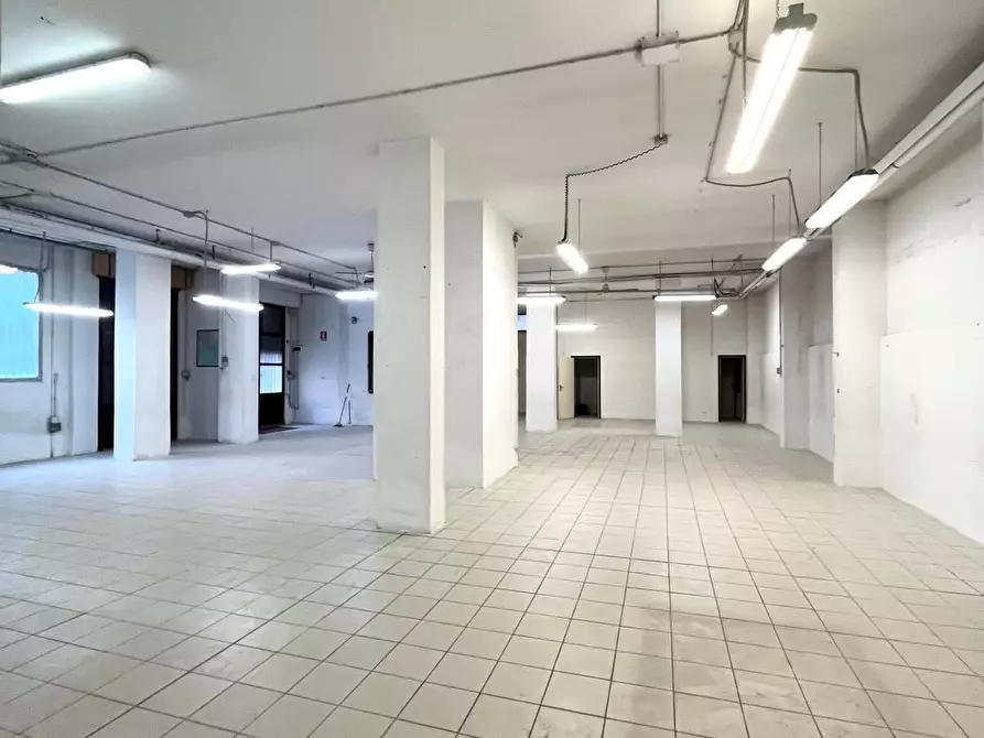 Immagine 11 di Magazzino in vendita  in Piazza Mascagni a Firenze