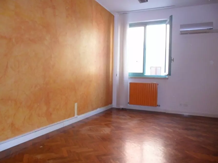 Immagine 3 di Locale commerciale in affitto  a San Benedetto Del Tronto