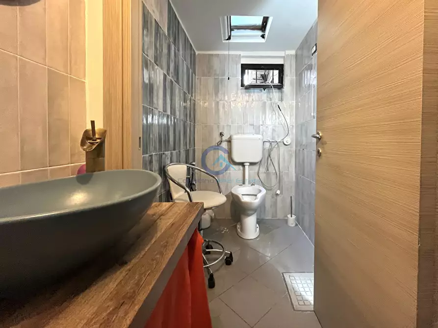 Immagine 7 di Locale commerciale in vendita  in Via Zara 3 a Catanzaro