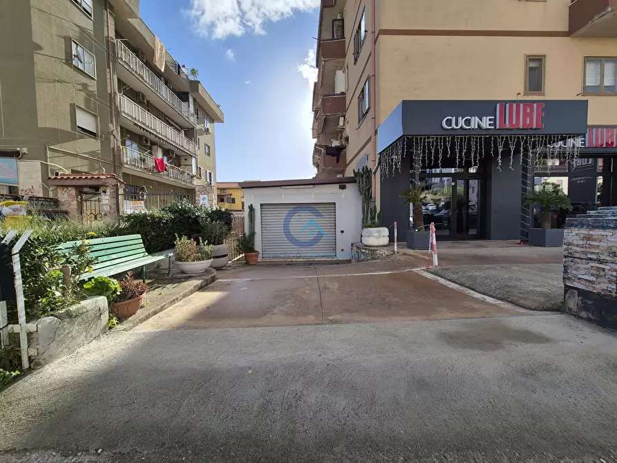 Immagine 1 di Locale commerciale in affitto  a Catanzaro