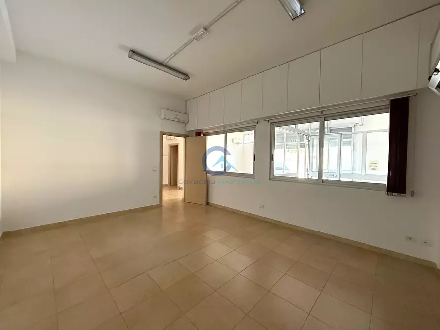 Immagine 7 di Ufficio in vendita  in Via Milazzo 32 a Catanzaro