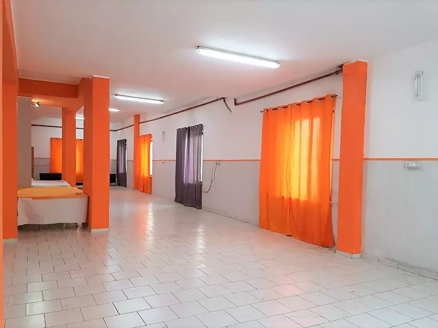 Immagine 4 di Ufficio in vendita  a Catanzaro