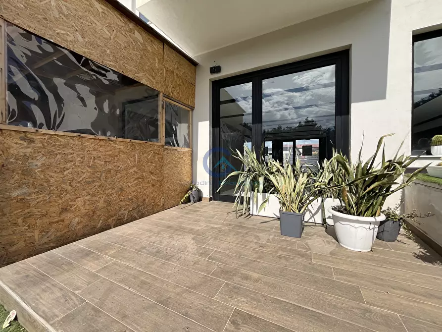 Immagine 8 di Locale commerciale in affitto  a Borgia