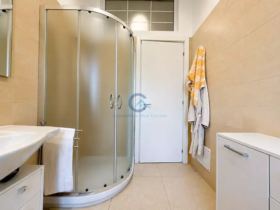 Immagine 17 di Casa indipendente in vendita  a Catanzaro