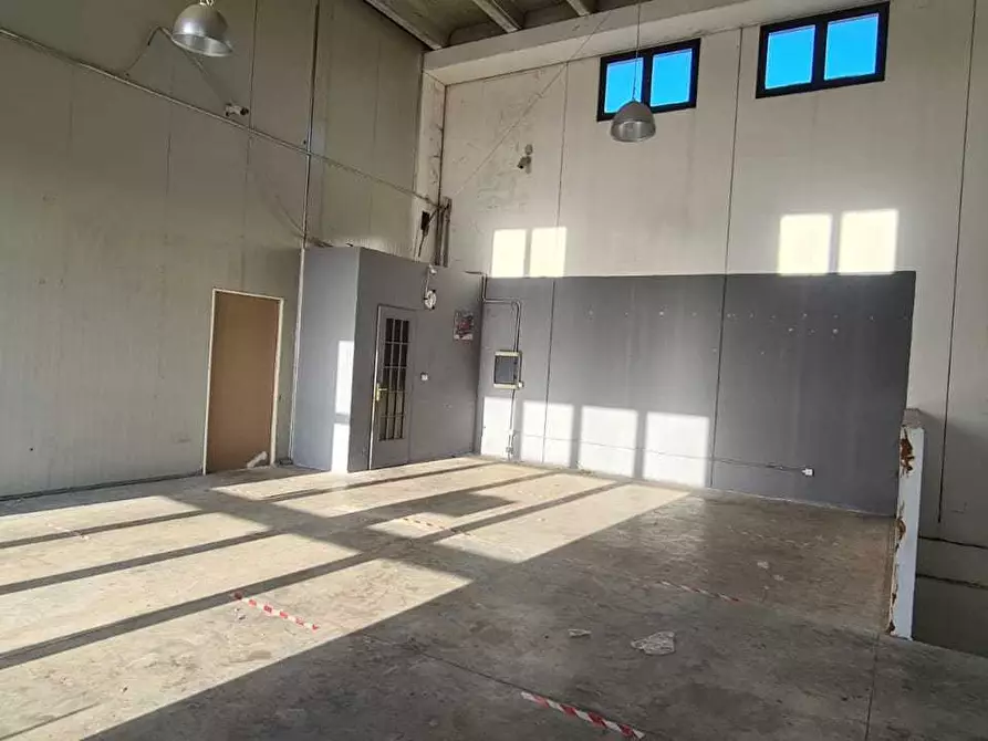 Immagine 2 di Capannone industriale in vendita  in VIA ELORINA a Siracusa